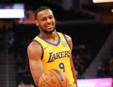 PG电子官方-雄鹿队备战下一轮比赛，全队士气高涨